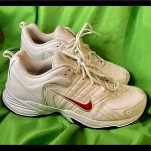 Nike tennis shoes size: 12 US